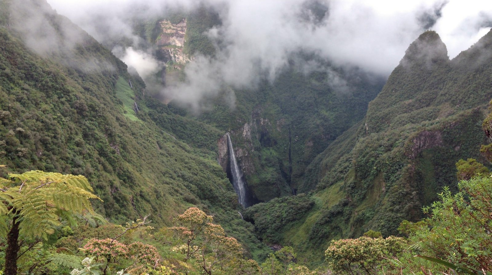 How to see the Trou de Fer waterfall