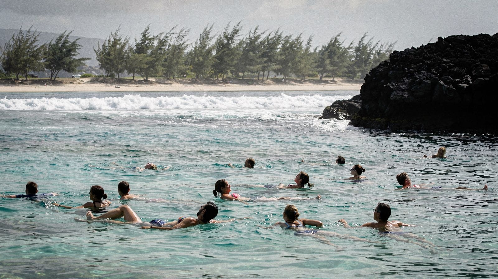 Is it safe to swim in Réunion? Sharks, the law, and the lagoon
