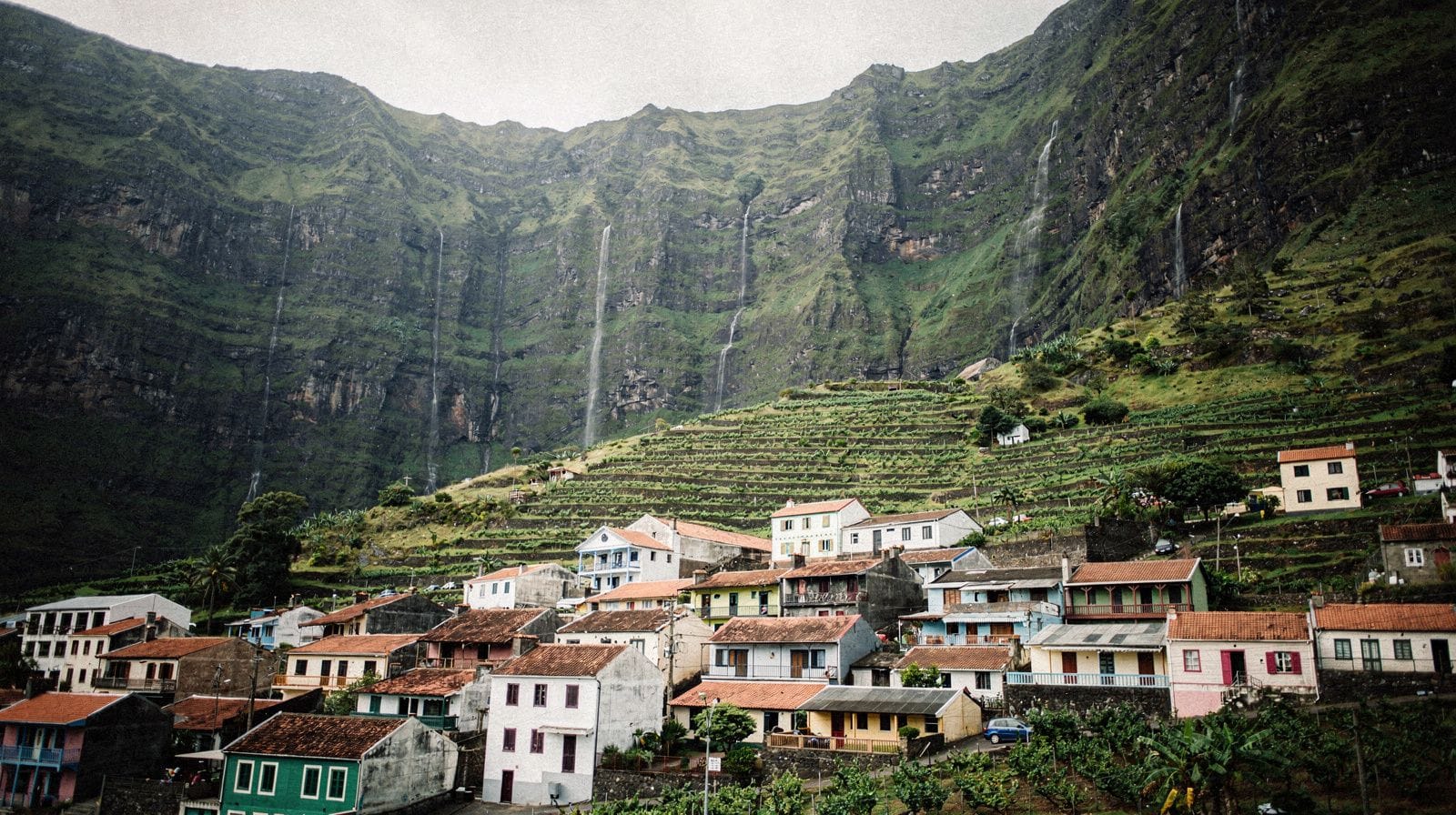 Cilaos: the road, the canyons and the climb to Piton des Neiges