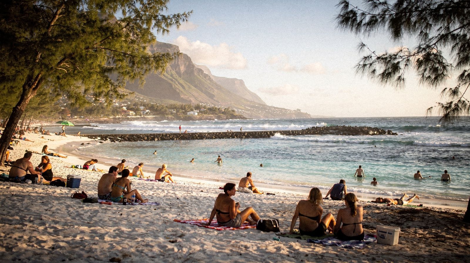 Flights to Réunion Island: airports, routes and entry rules