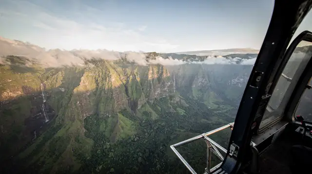 Helicopter and microlight flights from Saint-Gilles