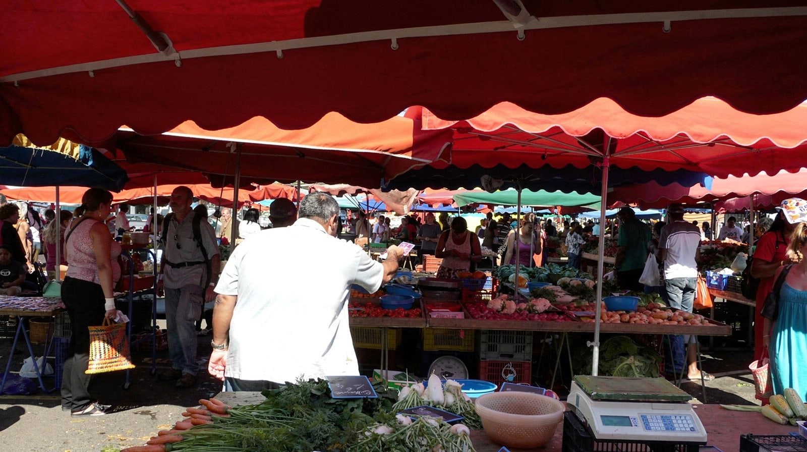 Money and payments in Réunion Island